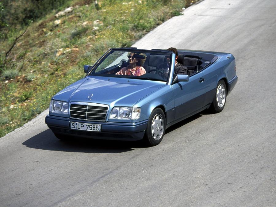  Mercedes-Benz E220 Cabriolet 1993 года  (фото 18 из 27)